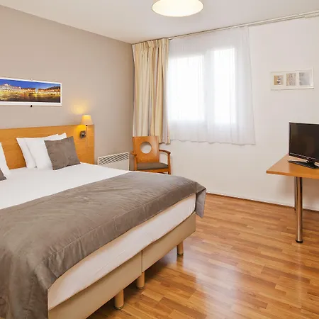 Sejours & Affaires De Brienne Aparthotel