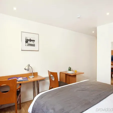 Aparthotel Sejours & Affaires De Brienne 2*
