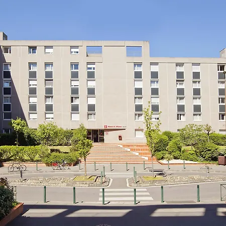 Sejours & Affaires De Brienne Aparthotel 2*