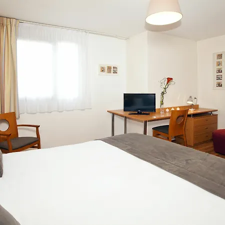 Sejours & Affaires De Brienne Aparthotel