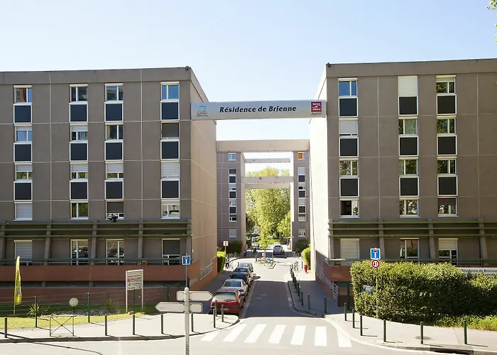 Sejours & Affaires De Brienne 2*